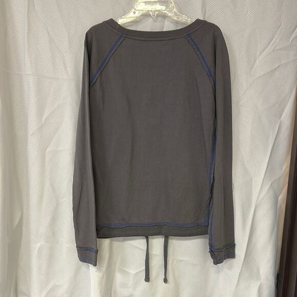 Gray Wildcats Sweatshirt - Picture 3 of 3